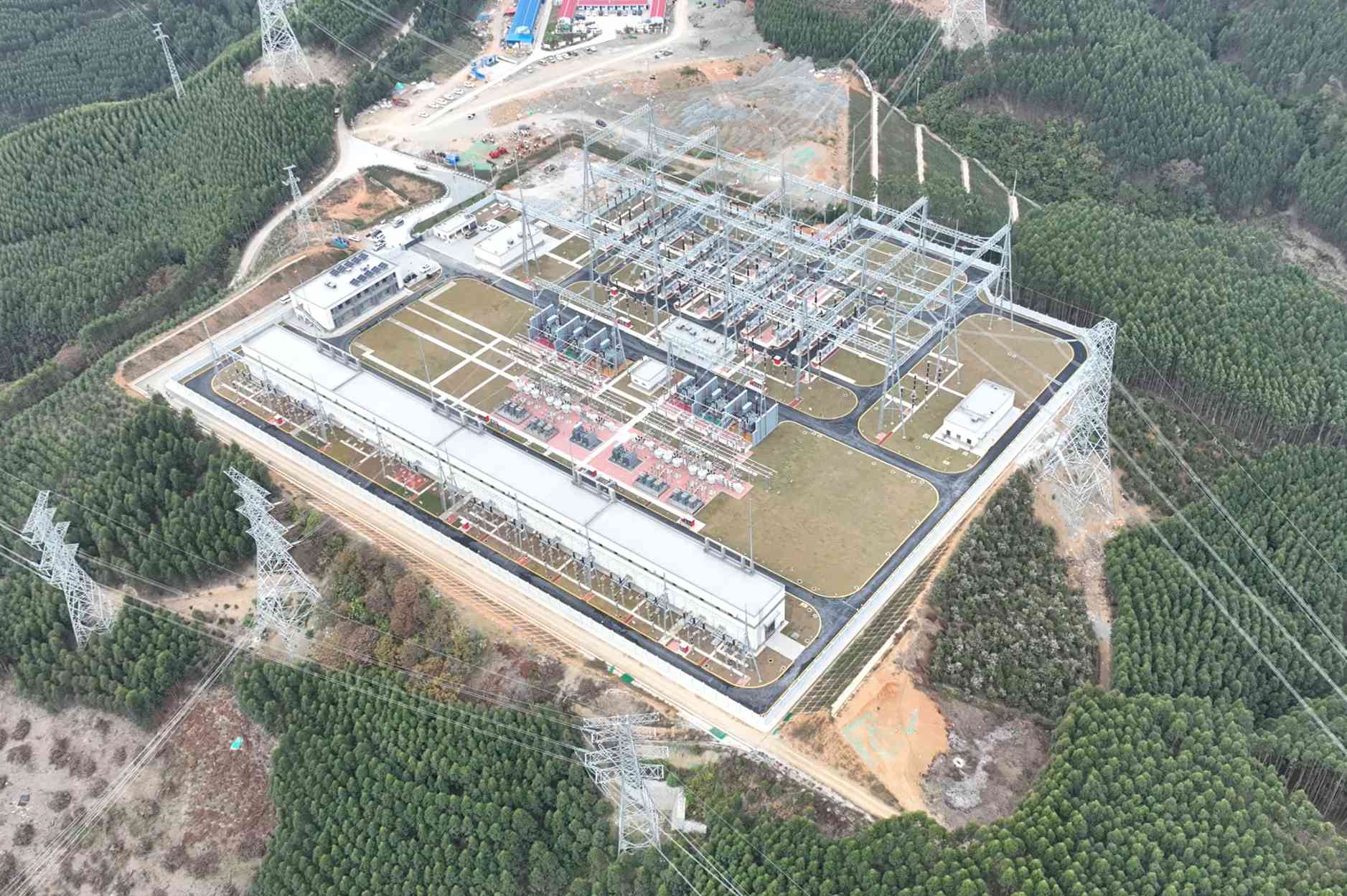 广西投运两个超级“电心脏”为经济大盘注入“电能量”(图2)