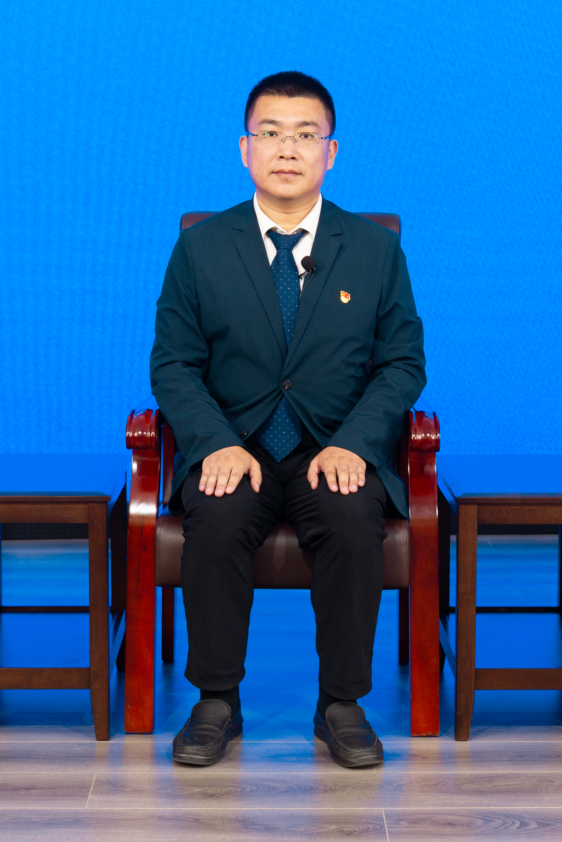 榜样在身边爱岗敬业绘就奋斗答卷(图2)
