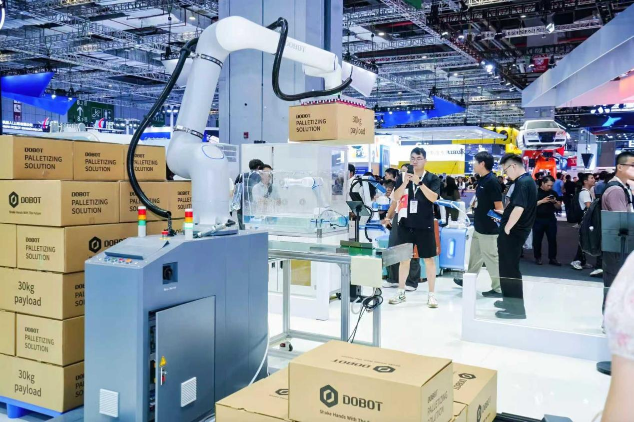 全球首个多形态具身智能机器人平台来了！越疆率先打开具身工业时代大门(图9)