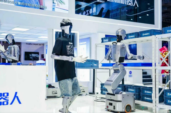 从机械臂到人形机器人越疆机器人具身工业率先登场(图2)