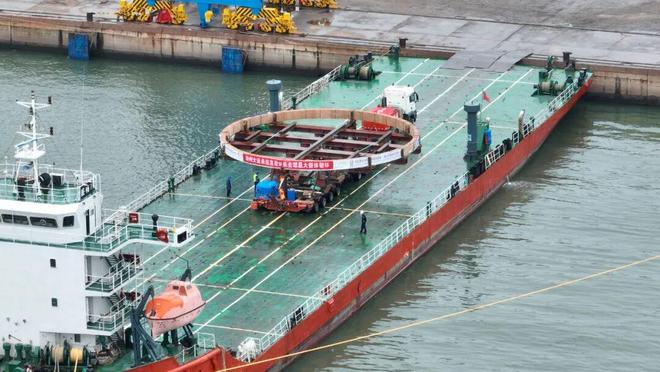 融媒AIGC国庆系列报道丨一炉火烧亮“一带一路”智造之光(图12)