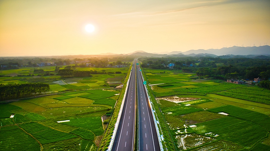 广西从“物流末梢”迈向“开放前沿”