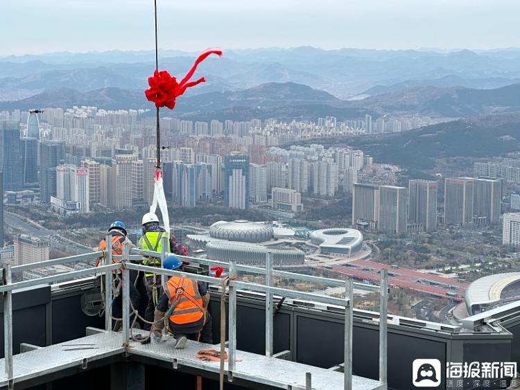 齐鲁第一高封顶！揭秘齐鲁新地标封顶背后的速度、技术与城市雄心(图3)