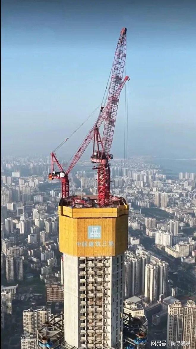 428米海南第一摩天大楼封顶全岛封关实力抢镜(图1)